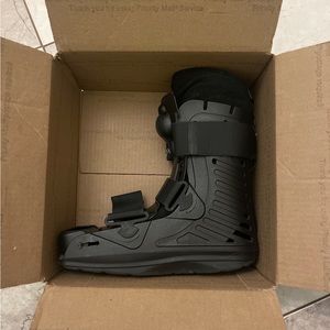 Inflatable walking boot